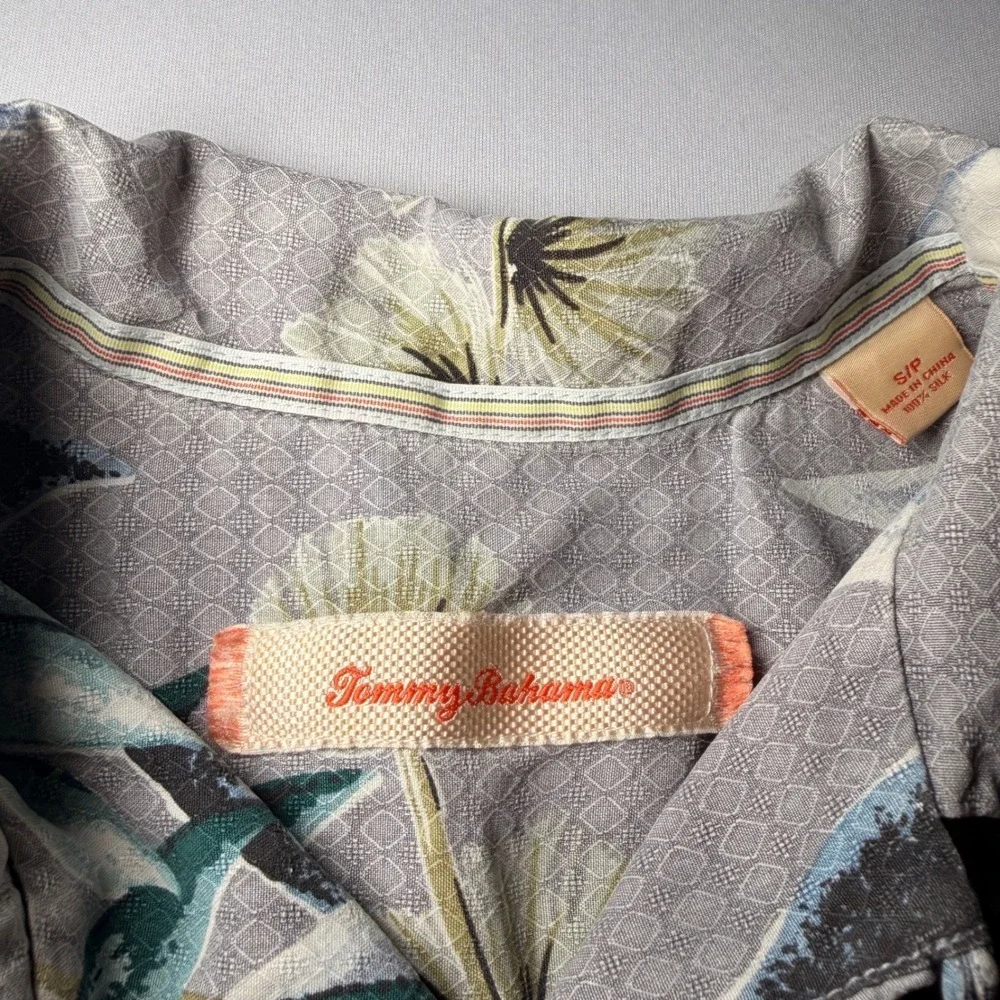 Tommy Bahama Silk Shirt Mens S Grey Jacquard Floral Tropical Hawaiian Camp Aloha